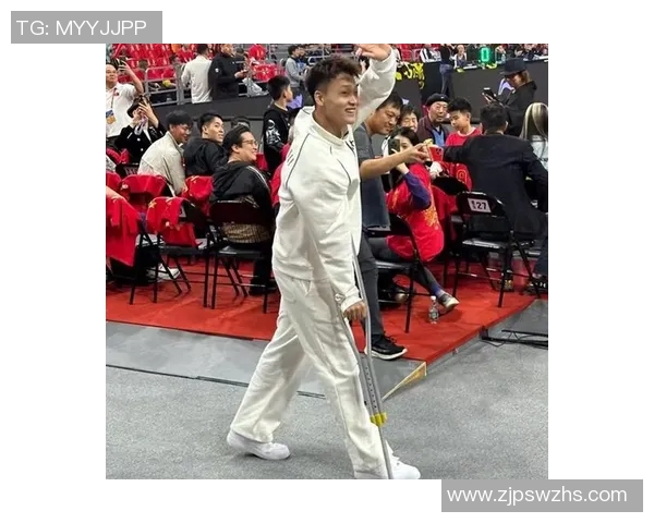 篮球明星亲临现场赠送球迷限量版球衣引发热烈反响
